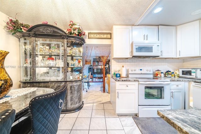 419 SW 80th Avenue, Pompano Beach, FL 33068