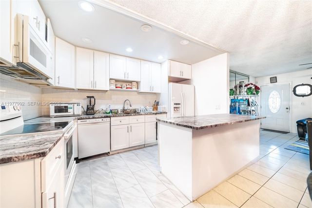 419 SW 80th Avenue, Pompano Beach, FL 33068