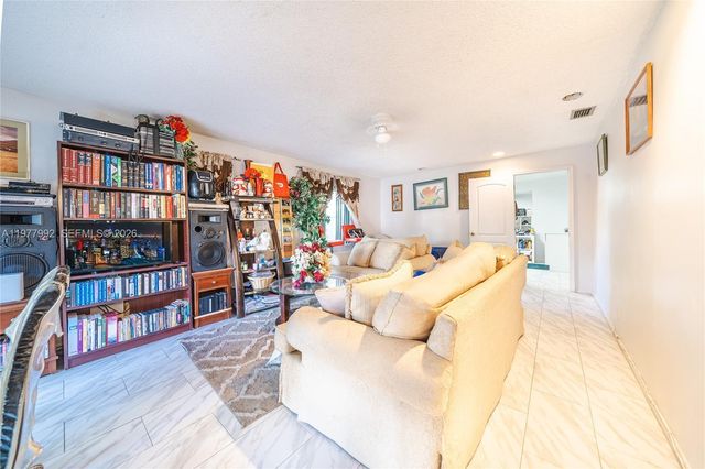 419 SW 80th Avenue, Pompano Beach, FL 33068