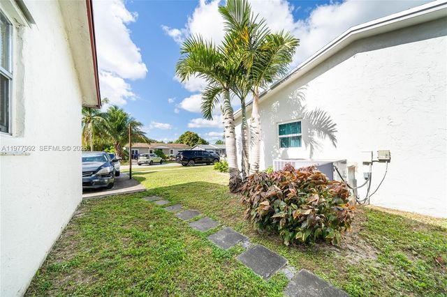 419 SW 80th Avenue, Pompano Beach, FL 33068