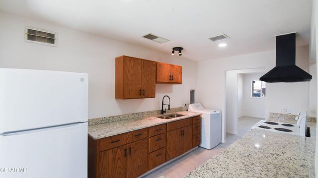 1414 DENNIS Circle, El Paso, TX 79925