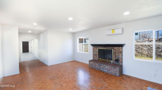 1414 DENNIS Circle, El Paso, TX 79925