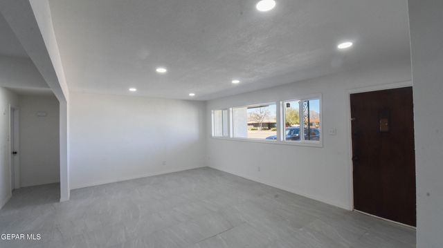 1414 DENNIS Circle, El Paso, TX 79925