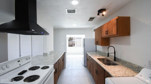 1414 DENNIS Circle, El Paso, TX 79925