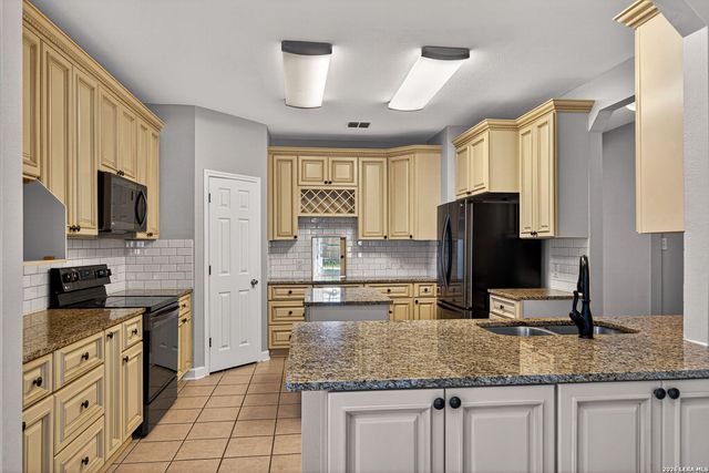 2135 Shoreham, San Antonio, TX 78260