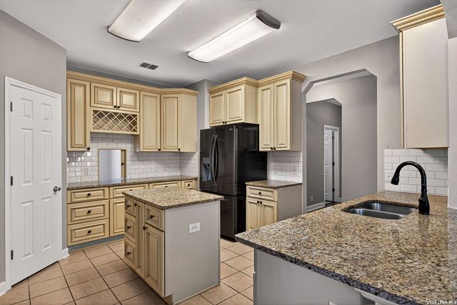 2135 Shoreham, San Antonio, TX 78260