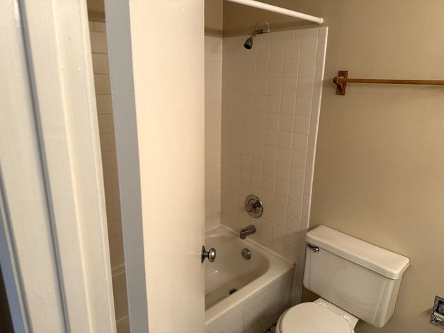 6165 Knoll Wood Road 41-204, Willowbrook, IL 60527
