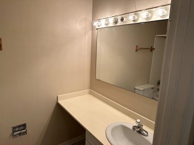 6165 Knoll Wood Road 41-204, Willowbrook, IL 60527