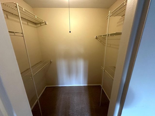 6165 Knoll Wood Road 41-204, Willowbrook, IL 60527