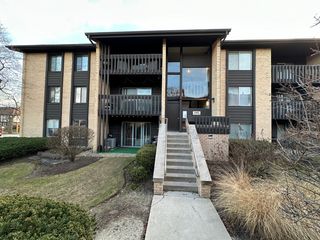 6165 Knoll Wood Road 41-204, Willowbrook, IL 60527