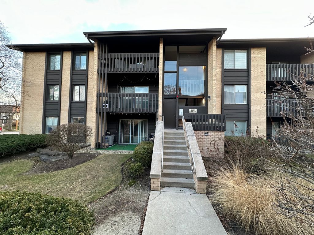 6165 Knoll Wood Road 41-204, Willowbrook, IL 60527