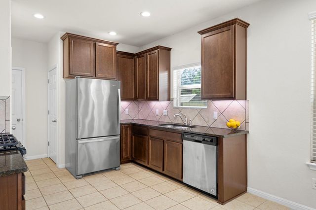 105 Lewisville LN, Leander, TX 78641