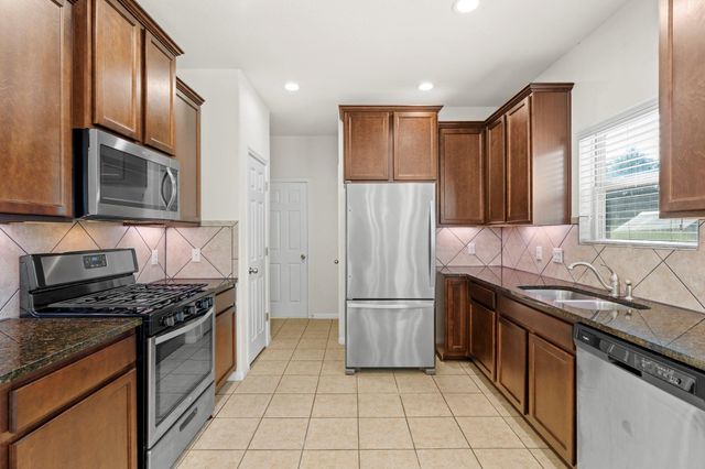 105 Lewisville LN, Leander, TX 78641