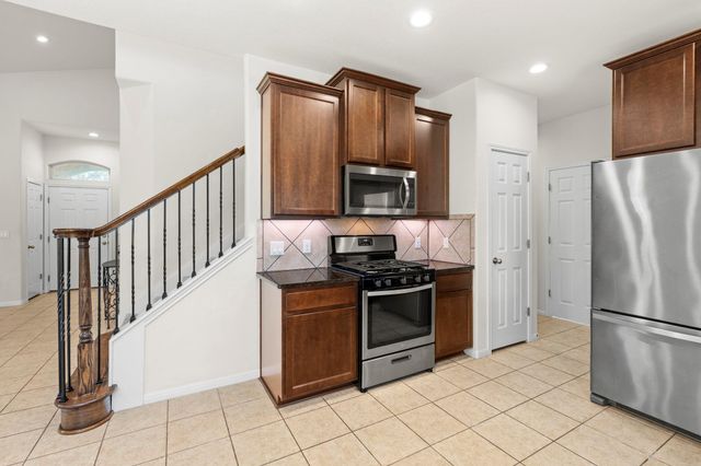 105 Lewisville LN, Leander, TX 78641