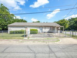2211-2219 Frank Henderson Jr Drive, Dallas, TX 75216