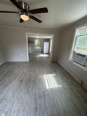 584 Wildwood Drive, Spartanburg, SC 29306