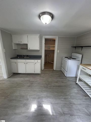 584 Wildwood Drive, Spartanburg, SC 29306