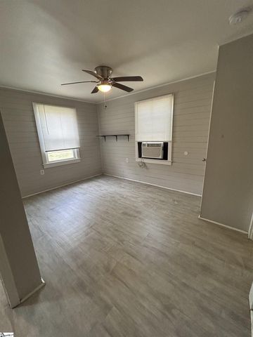 584 Wildwood Drive, Spartanburg, SC 29306
