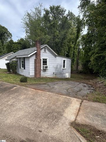 584 Wildwood Drive, Spartanburg, SC 29306