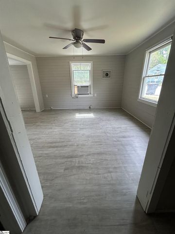 584 Wildwood Drive, Spartanburg, SC 29306