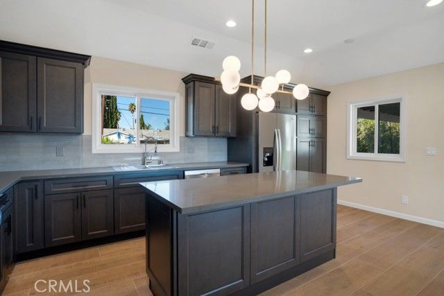 7635 Fallbrook Avenue, West Hills (los Angeles), CA 91304