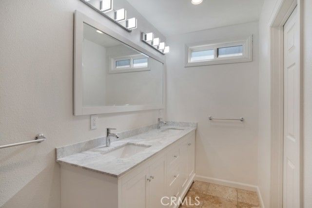 7635 Fallbrook Avenue, West Hills (los Angeles), CA 91304