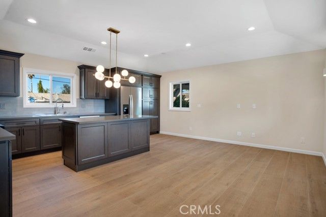 7635 Fallbrook Avenue, West Hills (los Angeles), CA 91304