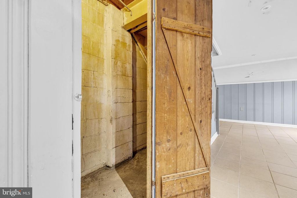 Image 34 of property listing at 1506 N FOREST PARK AVE, Baltimore, MD 21207
