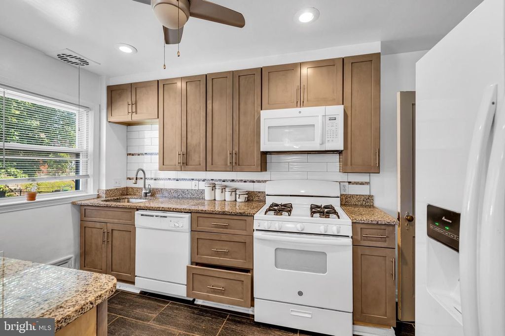 Image 9 of property listing at 1506 N FOREST PARK AVE, Baltimore, MD 21207