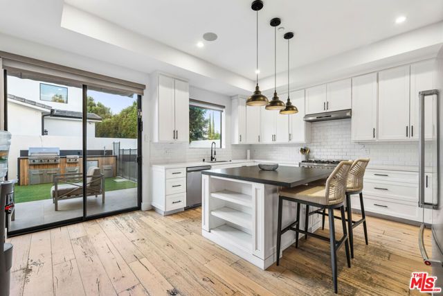 18903 Hatteras Street, Tarzana (los Angeles), CA 91356