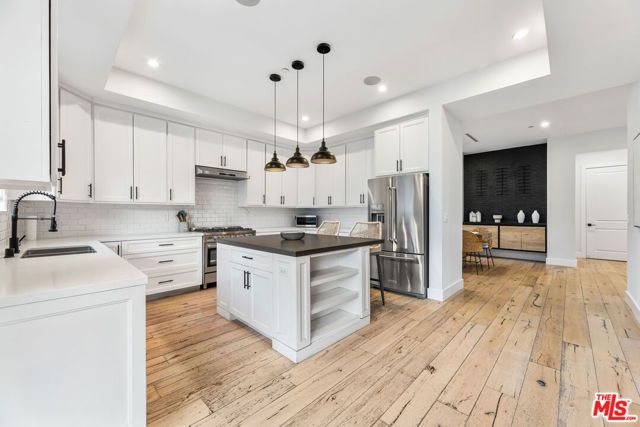 18903 Hatteras Street, Tarzana (los Angeles), CA 91356