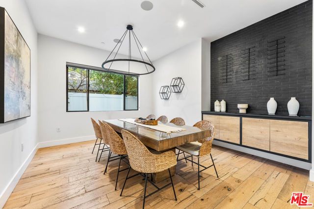 18903 Hatteras Street, Tarzana (los Angeles), CA 91356