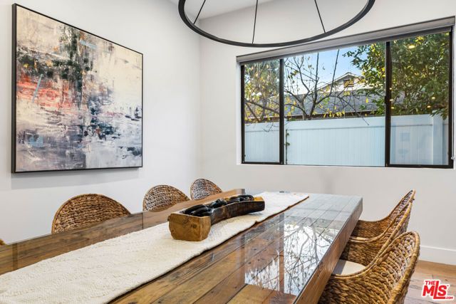 18903 Hatteras Street, Tarzana (los Angeles), CA 91356