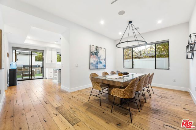 18903 Hatteras Street, Tarzana (los Angeles), CA 91356