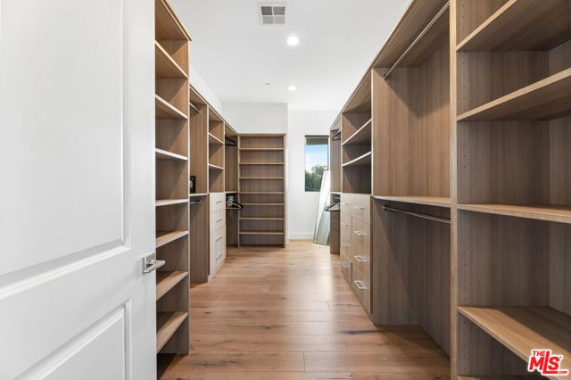 18903 Hatteras Street, Tarzana (los Angeles), CA 91356