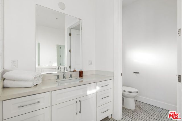 18903 Hatteras Street, Tarzana (los Angeles), CA 91356