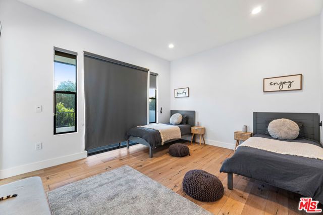 18903 Hatteras Street, Tarzana (los Angeles), CA 91356