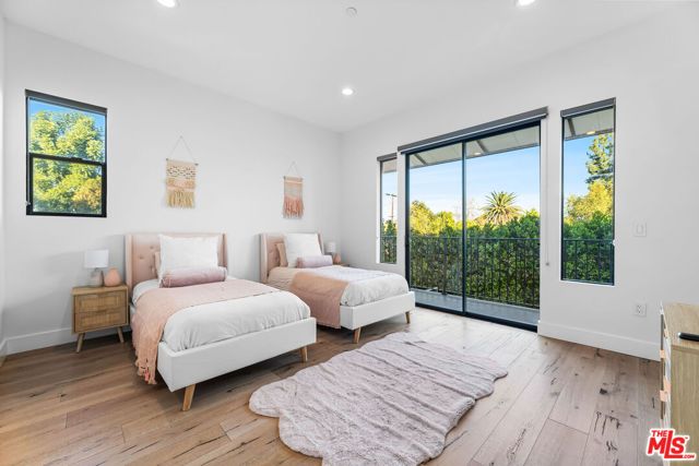 18903 Hatteras Street, Tarzana (los Angeles), CA 91356