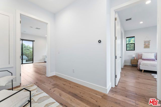 18903 Hatteras Street, Tarzana (los Angeles), CA 91356