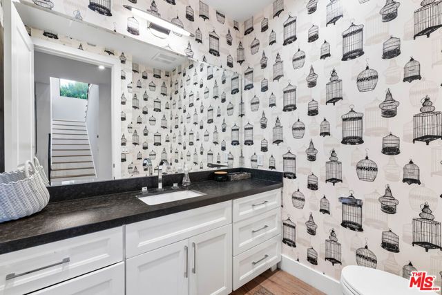 18903 Hatteras Street, Tarzana (los Angeles), CA 91356