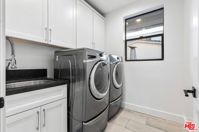 18903 Hatteras Street, Tarzana (los Angeles), CA 91356