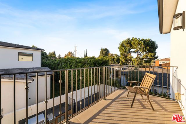 18903 Hatteras Street, Tarzana (los Angeles), CA 91356