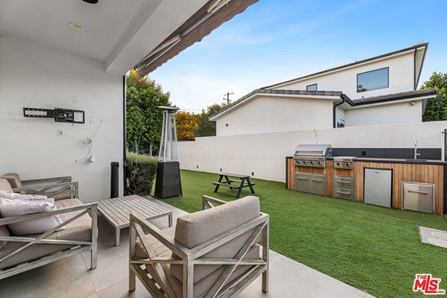 18903 Hatteras Street, Tarzana (los Angeles), CA 91356