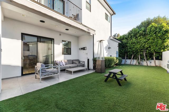 18903 Hatteras Street, Tarzana (los Angeles), CA 91356
