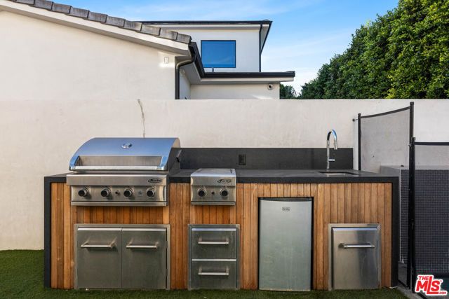 18903 Hatteras Street, Tarzana (los Angeles), CA 91356
