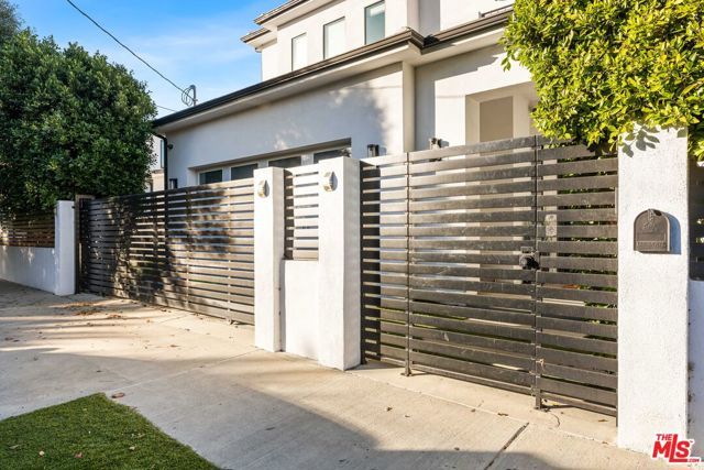 18903 Hatteras Street, Tarzana (los Angeles), CA 91356