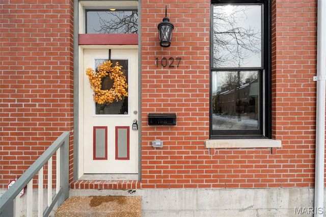 1027 Lami, St Louis, MO 63104