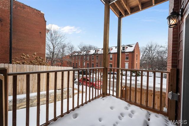 1027 Lami, St Louis, MO 63104