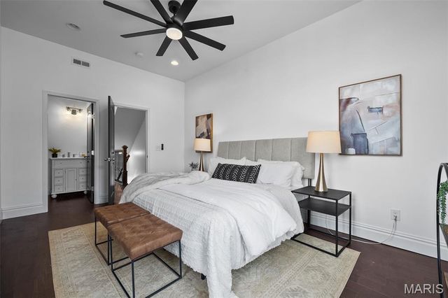 1027 Lami, St Louis, MO 63104