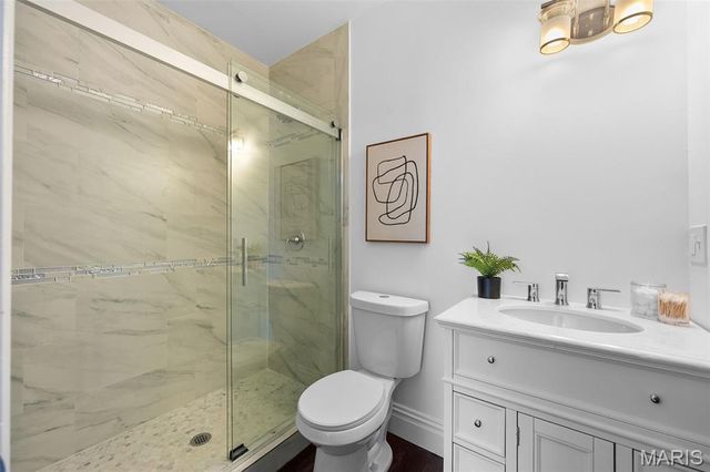 1027 Lami, St Louis, MO 63104